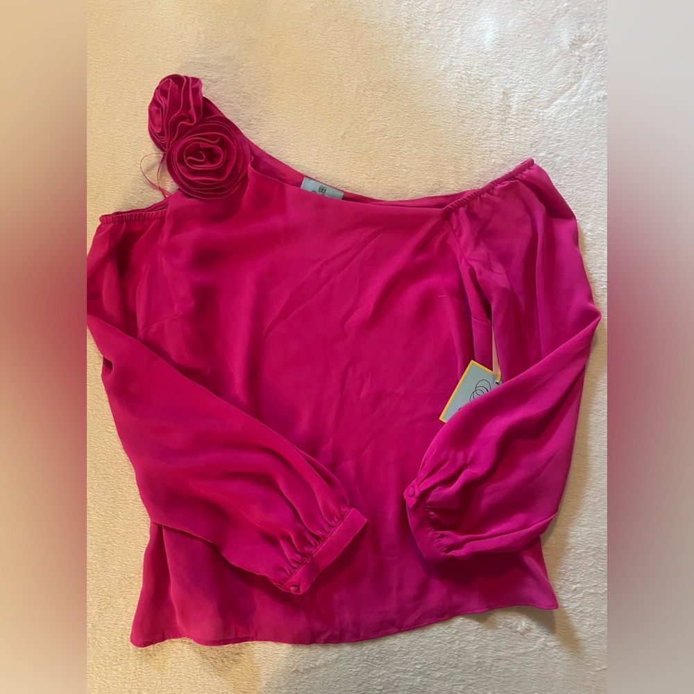 Cece Women's Fuchsia Bouse Top with Cold Shoulder and Flower on Sleeve Sz Medium